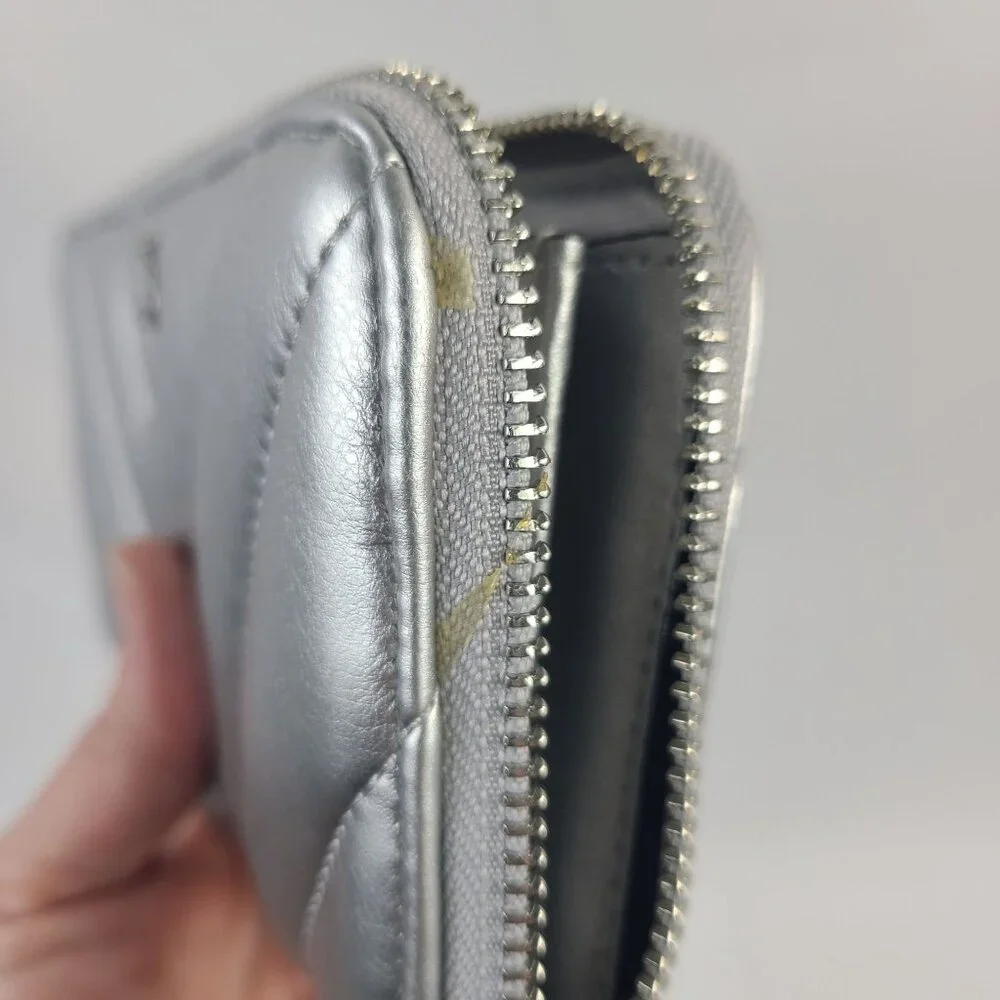 NWOT Victorias Secret Silver Quilted Zip-Around Wallet With Chevron Design - Picture 7 of 7